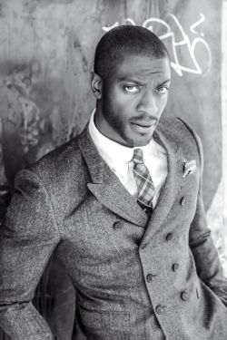 chienne-en-chaleur:  uomini-belli:  Aldis Hodge by Lanisha Cole  Now I have to go watch Leverage 