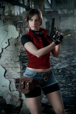 cosplayhotties:  Claire Redfield cospaly I. by EnjiNight 