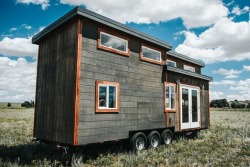 dreamhousetogo:  The Four Eagle by The Tiny Home Co.  I’d totally live in this 