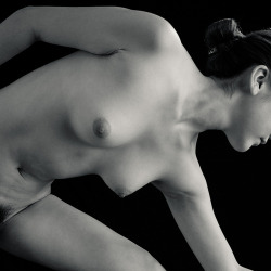 myheadisexploding:  Series Nude 2012  “Pose” by Takaki Hashimoto  