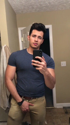 thirstyforsausage: mexicogay-chacales:  Uriel Marquez  If you thought Uriel Marquez only teases, you’re in for a treat. This is what he’s packing! (6 Aug 2018) (5,587) 