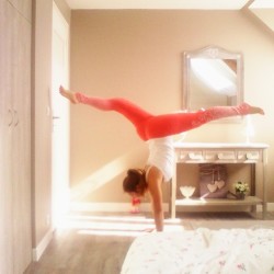 yogawithmayon:  Day 323 of my #365 #handstand :