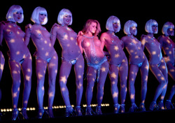 milenio13:  Carmen Electra bailando en el Crazy Horse de París, en 2009.