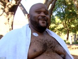 4blkbearschubsncubs:  Ruben Studdard  on NBC’s the biggest loser.  Oh my o my!!   Look at that lovely shirtless chest and belly.  Love the furry chest and that smile of his!!!!  No matter how much weight he loses, he will be my all time celebrity