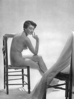 oldalbum:  Emile Savitry - Nude in chair, 1940s 