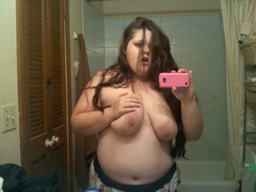 fat-selfie:  Hello, I’m Lisa. Do you like me? If yes, check my dating profile.   OMG