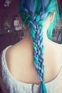 great-work-begins:  particlecollisions:  purgatoryandme:  Dyed and Braided  Woah, I can barely plait my hair, wtf is this wizardry?  Wow. 