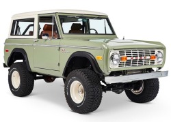 v-eight-lover:  utwo:  Ford Bronco © classic ford broncos  Nice, like the Coyote!