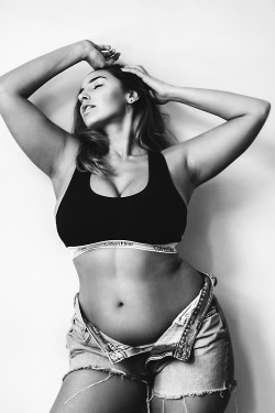 hourglassandclass:  Jada Sezer by Heather Hazzan Check out my blog for more body positivity and curves :)