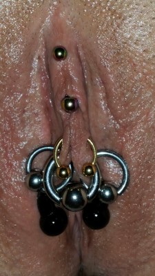 Mmpiercing:  Pussy, Tatto, Piercing, Nails. Can It Get Much Better? 