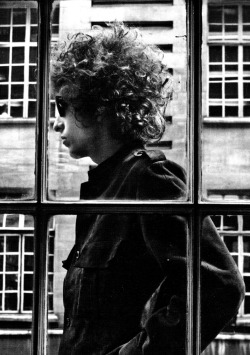 Babeimgonnaleaveu:  Bob Dylan In London During A World Tour, 1966. 