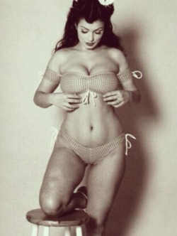 princess-flump:  eu-ph-or-ia:  In 1955 this was considered the perfect body. She is so beautiful, body like this please.  AHHH what a beaut! 