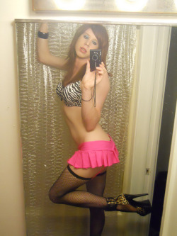 cross-dress-or-die:  Oh fuck she is perfect  Sexxxy!