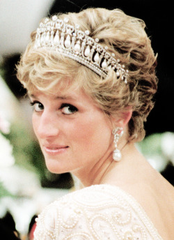 misshonoriaglossop: Diana: 20th Anniversary Photo Challenge  [13/31] - Favorite Photo(s) of Diana with the Cambridge Lovers Knot Tiara     