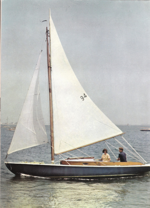 primaivy: Welcome to Ivy’s league.  JFK at the helm of a lovely gaff rigged daysailer