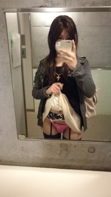 xmikucd:  I hope someone bring me to the restroom to fuck…♡♡  