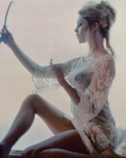 noolvidensusobjetospersonales:  Brigitte Bardot,  Playboy, April 1969