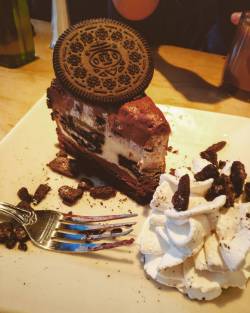 OREO Cheesecake! 😍🇺🇸 #usa #roadtrip #california #nevada #cheesecake #foodporn #food #instafood #oreo  (presso The Cheesecake Factory)