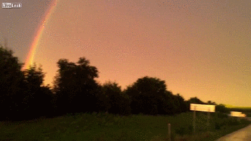 liquid-liamm:shvnyyy-e:zwamboobs: blazepress:  Filming a rainbow when suddenly.  Sick  what the fuck   That’s not a rainbow, it’s a wormhole and aliens have invaded