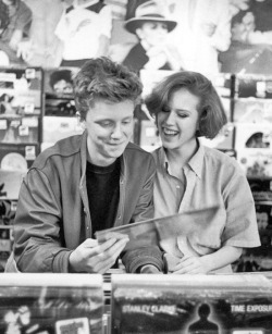 physicallgraffiti:  de—la—lune:  free—livin:  mariposima:  Anthony Michael Hall and Molly Ringwald record shopping during a break in location shooting of ‘The Breakfast Club;, May 1, 1984.    his fucking dimples  