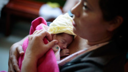 rtamerica:  US, Papua New Guinea, Oman are only nations without paid maternity leave - UN The United States is one of only three countries in the world that does not offer a monetary supplement to new mothers on maternity leave from their jobs, according
