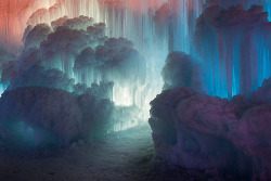 chocolate-time-machine:  leslieseuffert:  Ben Kuhns (USA) - Ice Castles in Midway, Utah  OuO 