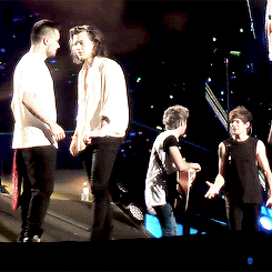16meets18: Harry and Liam are talking and Louis just−Tokyo 01.03