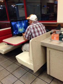 jerkstorecalling:  kingfucko:  unidentifiedmagicjorts:  wheres that pic of the dude playing demons souls at dennys    this is an arby’s god damn it 