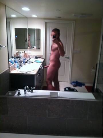 no-pants-on:  Scott Evans’ naked selfies