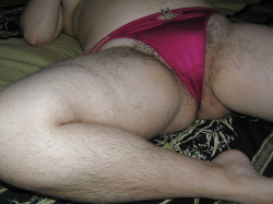 Big hairy thighs can be very sexy