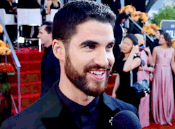 na-page:Darren Criss talks about his role as Andrew Cunanan during Golden Globes