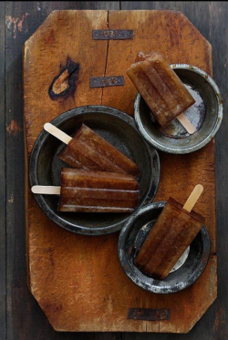 ironjackflintworld:  Dirty Pirate popsicles… If you know any, I’m sure they’ll appreciate. In fact, I know they will…  2.5 cups Coke 1/3 cup Captain Morgan Spiced Rum 1/3 cup Kahlua