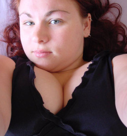 curvyrosy:  Woke up this morning with an irresistible urge to show my tits and pussy to everyone! Love the way it makes me feel to just brazenly show myself like this, makes me feel so whorish but also super hot. I’m going to be so horny all day knowing