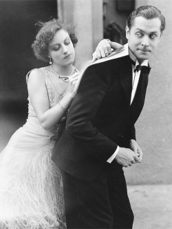 paulettesgoddard:  Joan Crawford and Robert Montgomery on the MGM Backlot, 1929