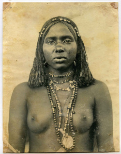 African woman, via Giuseppe Savini.