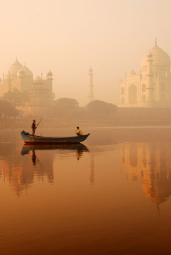 crescentb4y:  Sunrise_India_river_Agra_1310