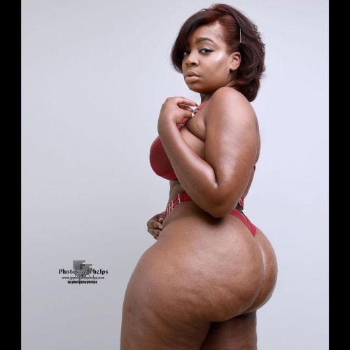 It’s &hellip; yep that day&hellip; here we have @mslondoncross  showing that red beans abd rice didn’t miss her .  #thyck #booty #melaninpoppin #allnatural #photosbyphelps #curv #curvy #kake  #blackvixen  #pinup #baltimorephotographer  #covernodel