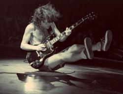 rocknrollpoland:  Angus Young