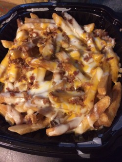 My favorite: bacon and cheese fries 😍🍟
