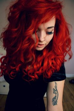 sexylouboutins:  Love that gorgeous hair! 