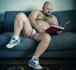 bigmensmallpenis:  This big, hot stud could read me a bedtime