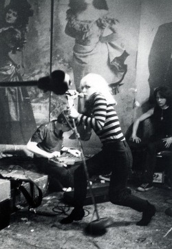 humble-neighborhoods:Blondie at CBGB’s in 1977…