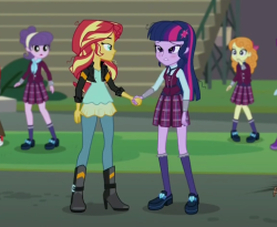 pewycert:  look at how gay these 2 are. these fuckin lesbian horse people. they are so adorable i love it 