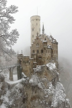 h4ilstorm:  Castle in the Snow 