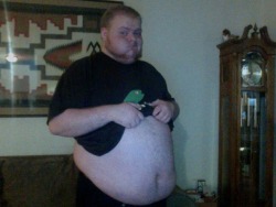reallifescomedyrelief:  I was asked to a post some belly shots while “making goofy faces”. So here ya  go. :)  this guy is cute&hellip; too cute *Pokes his belly*