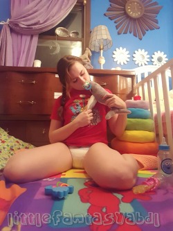 littlefantasyabdl:Whalebie got stuck in the stacking rings! Call in the EPA!