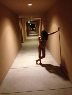 kiyai:  Awek telanjang kt kaki Lima hotel…dipaksa