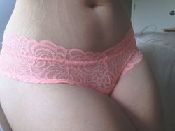 julroses:  rapunzelie:  new undies: cute stretchmarks: also cute  so gorgeous   I want lace panties 🌺🌸
