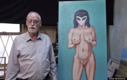 goddessoftheblackcoast:  David Huggins says he has been encountering extra terrestrials since the age of 8, and that he even lost his virginity to a female alien named ‘Crescent’.