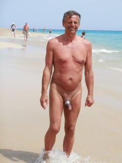 jayp1952:  A few beach photos.I am always nude on beaches. 